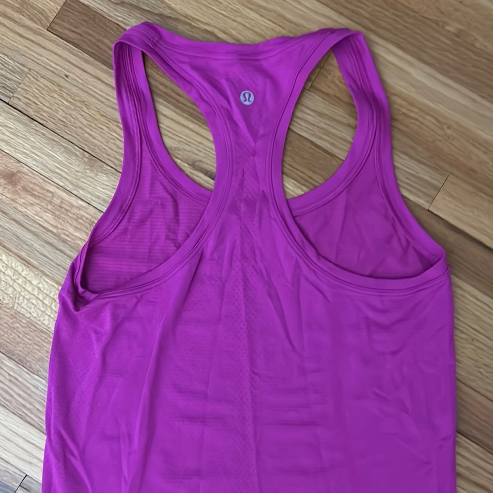 Women’s magenta Lululemon Razorback tank